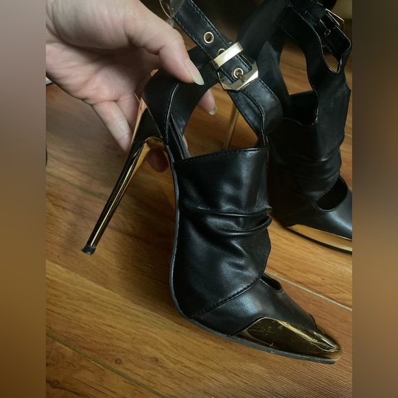 Gold & Leather Stilettos! - Picture 1 of 3